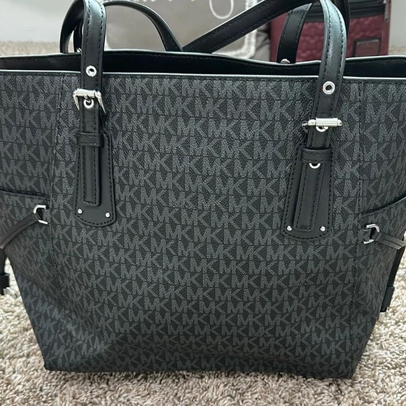 Michael Kors Black Tote Bag - Picture 3 of 5